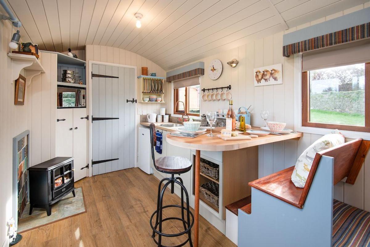 Cow Parsley Shepherd'S Hut Berwick Upon Tweed Exterior photo