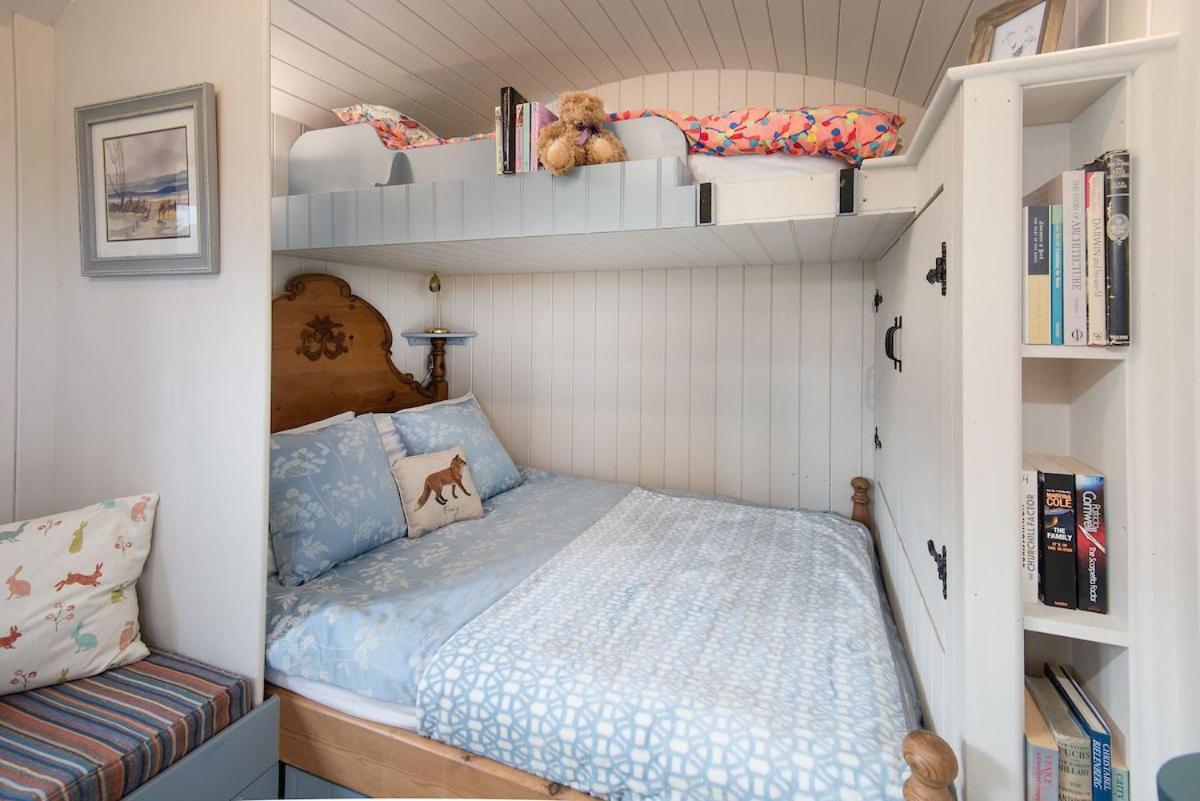 Cow Parsley Shepherd'S Hut Berwick Upon Tweed Exterior photo